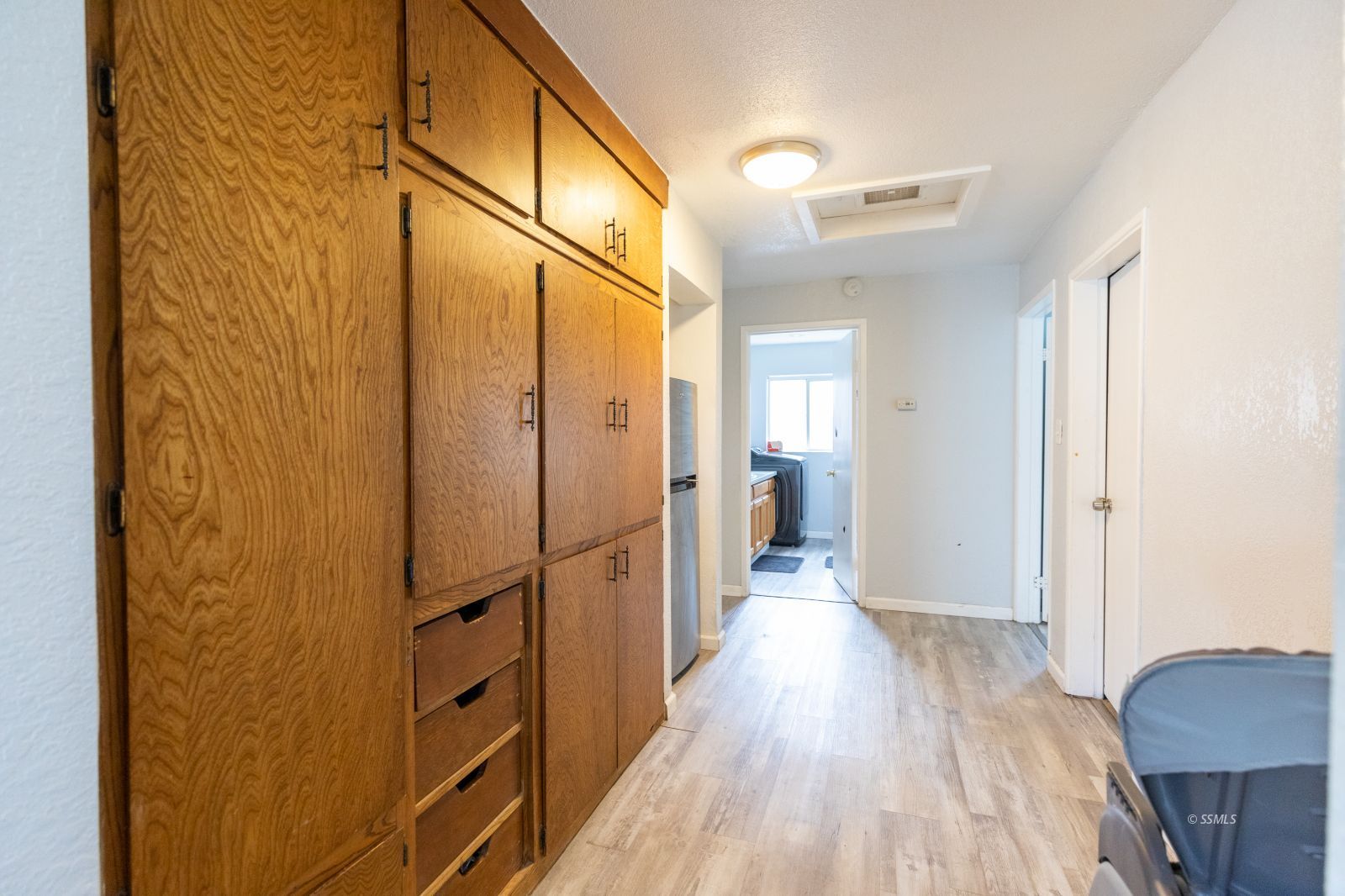 234 Panamint Avenue Ridgecrest, CA 93555 - Photo 13 of 25 a view of a hallway with wooden floor and a bathroom