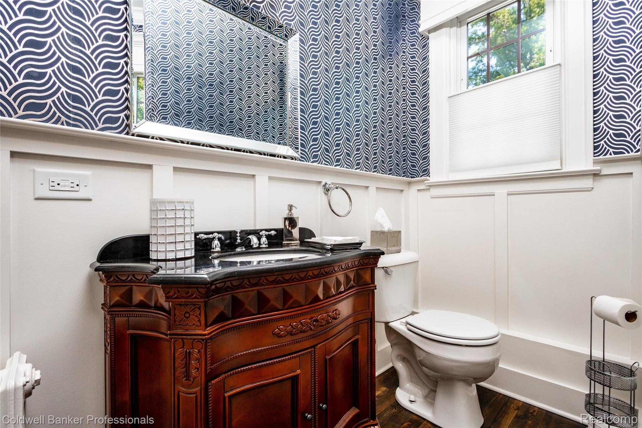 564 Washington Road Grosse Pointe, MI 48230 - Photo 8 of 21 564 Washington L028.jpg