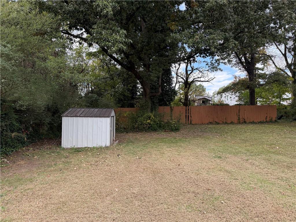 1097 Fortress Avenue Southwest Atlanta, GA 30315 - Photo 36 of 39 a backyard of a house with lots of green space