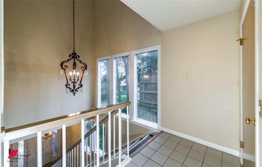 300 Pierremont Road, Unit 40 Shreveport, LA 71106 - Photo 7 of 34 Top of stair and elevator. Great natural light