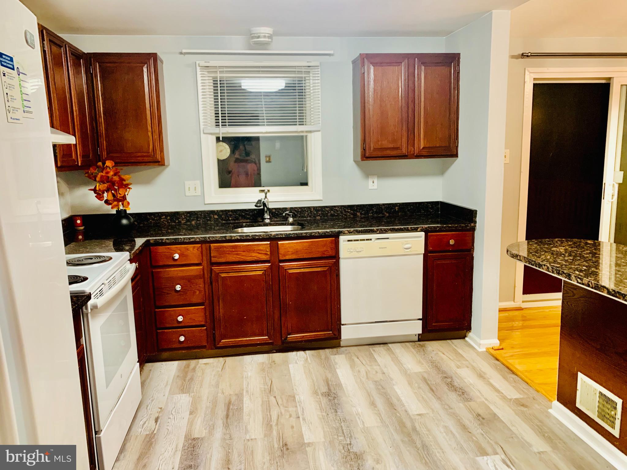 10806 Green View Way Columbia, MD 21044 - Photo 7 of 36