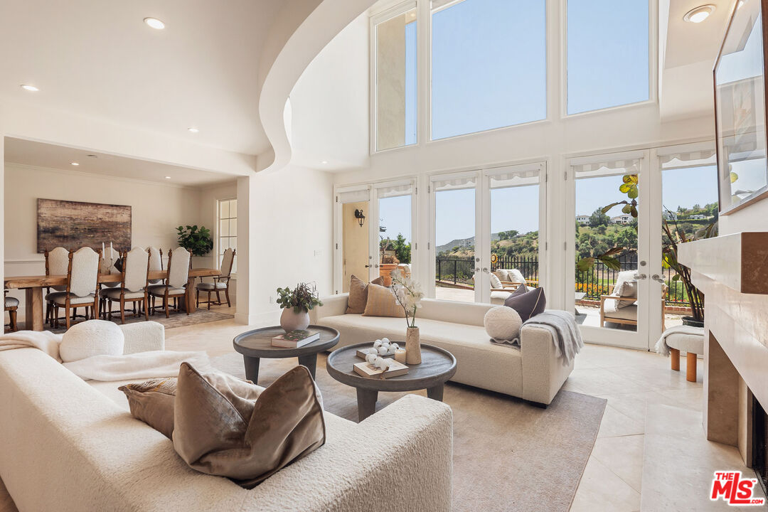 2125 Ridge Drive Los Angeles, CA 90049 - Photo 6 of 32