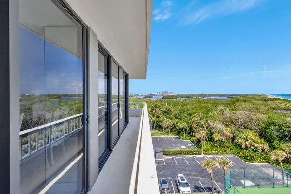 $8,000 | 5550 North Ocean Drive, Unit 7C, Singer Island, FL 33404
