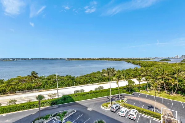 $8,000 | 5550 North Ocean Drive, Unit 7C, Singer Island, FL 33404