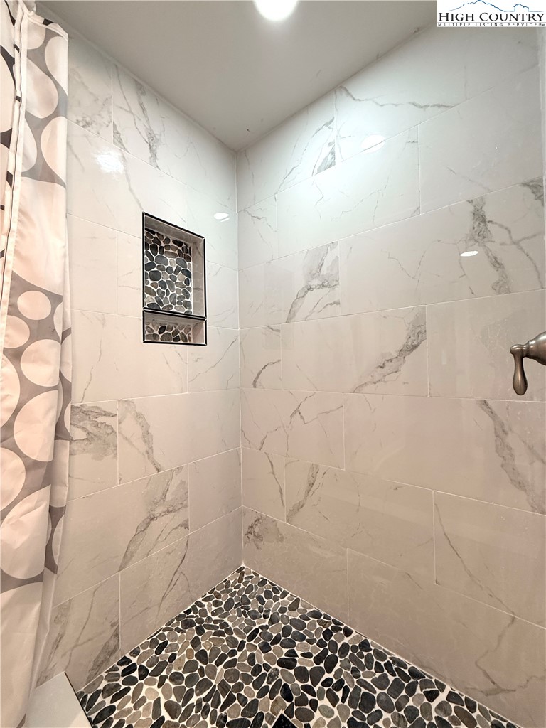 311 Pine Ridge Road Beech Mountain, NC 28604 - Photo 29 of 37 a bathroom with shower