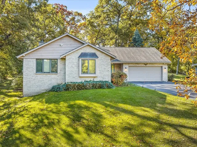 $319,000 | 1969 Baintree Road, Lake Summerset, IL 61019