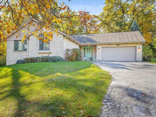 $319,000 | 1969 Baintree Road, Lake Summerset, IL 61019