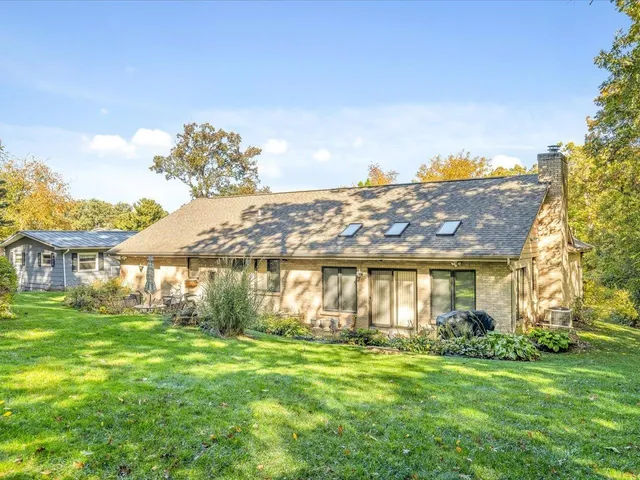 $319,000 | 1969 Baintree Road, Lake Summerset, IL 61019