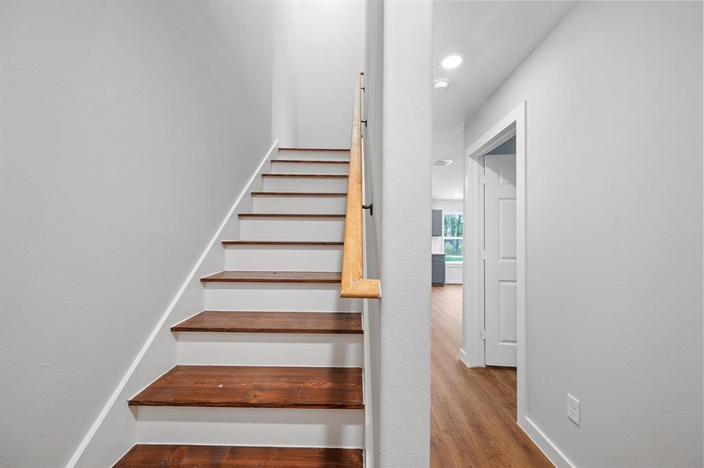 7804 Crestview Drive, Unit B Houston, TX 77028 - Photo 10 of 23 a view of entryway