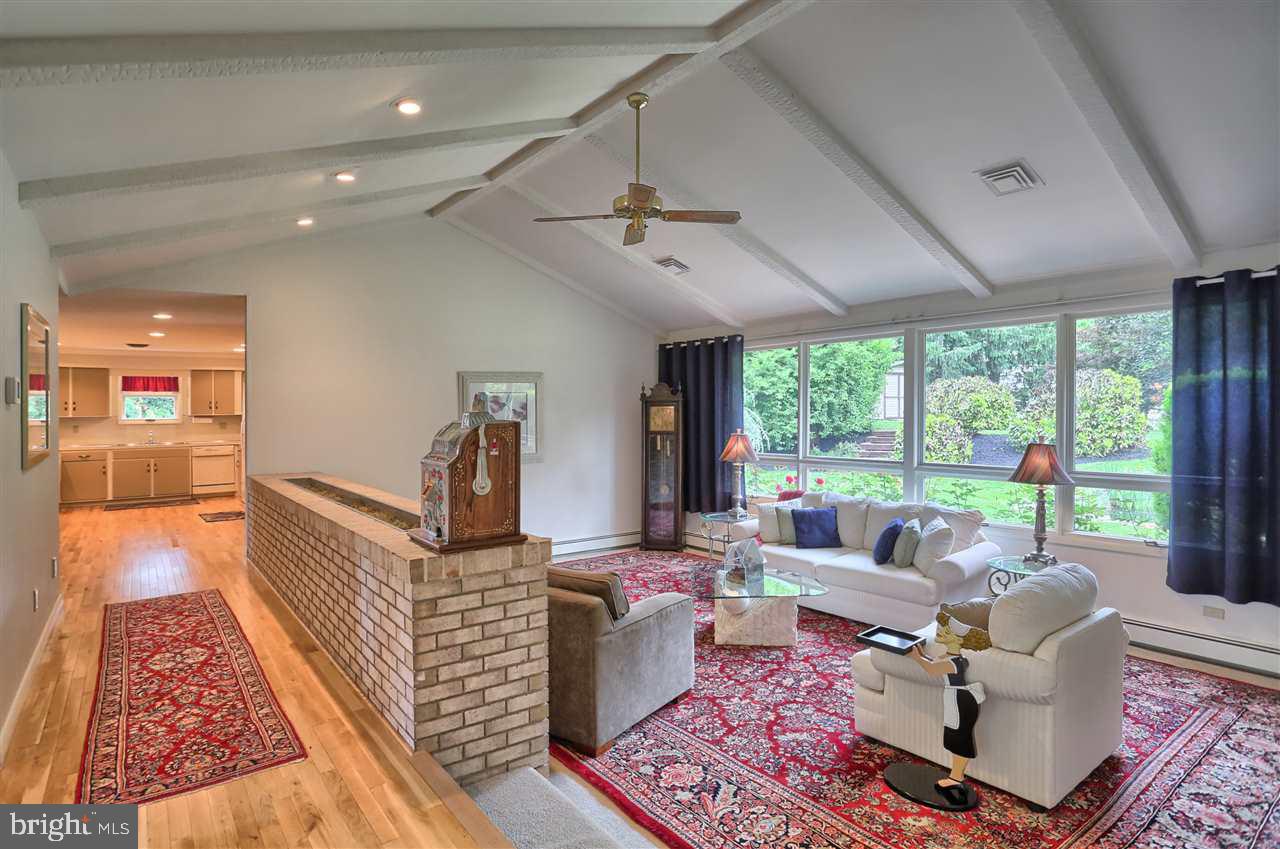 1830 Lilac Road York, PA 17408 - Photo 4 of 36