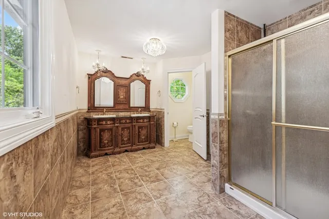 $875,000 | 6001 Wolf Road, La Grange Highlands, IL 60525