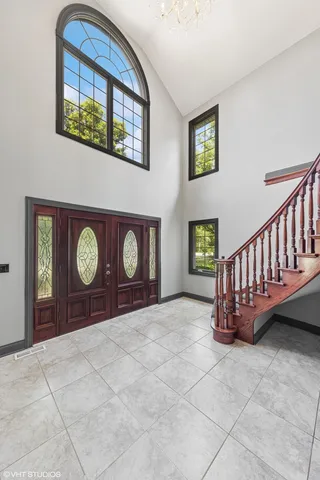 $875,000 | 6001 Wolf Road, La Grange Highlands, IL 60525