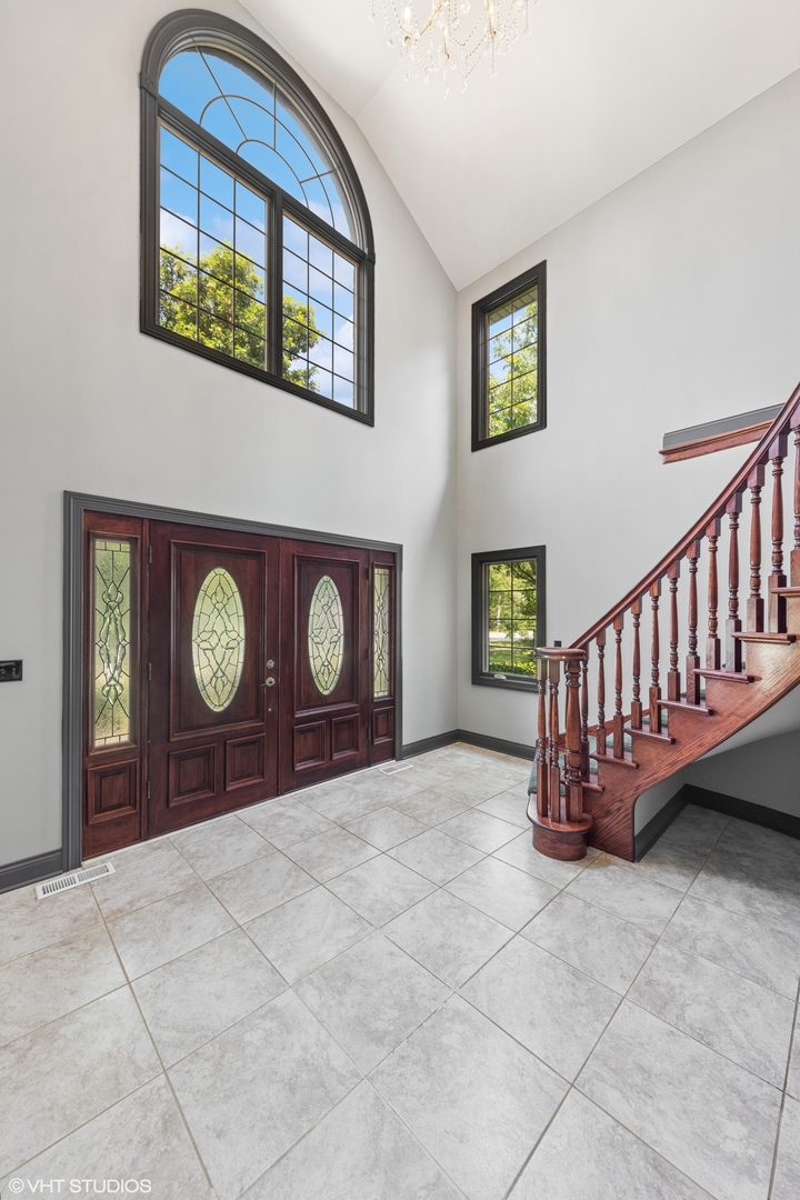 6001 Wolf Road La Grange Highlands, IL 60525 - Photo 2 of 34