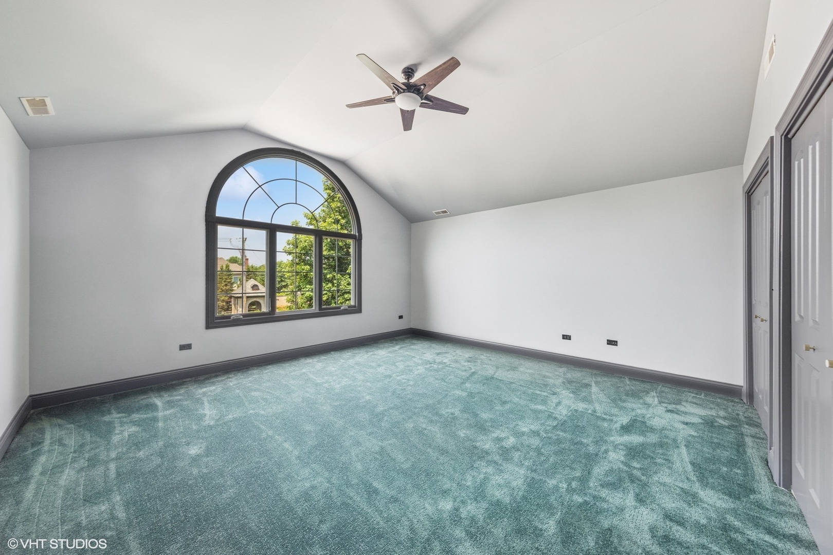 6001 Wolf Road La Grange Highlands, IL 60525 - Photo 21 of 34