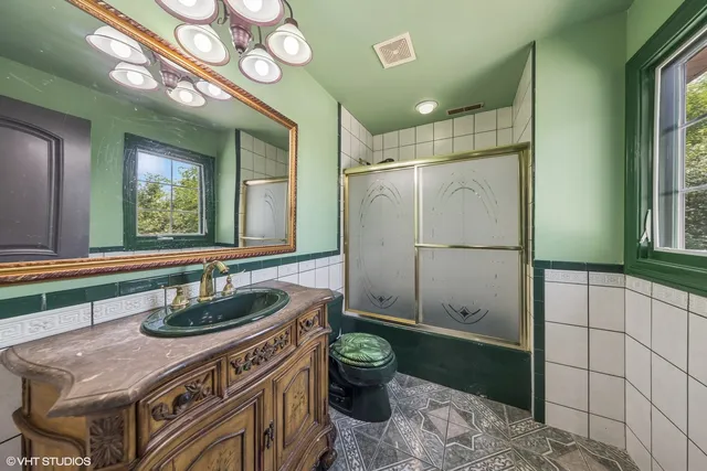 $875,000 | 6001 Wolf Road, La Grange Highlands, IL 60525