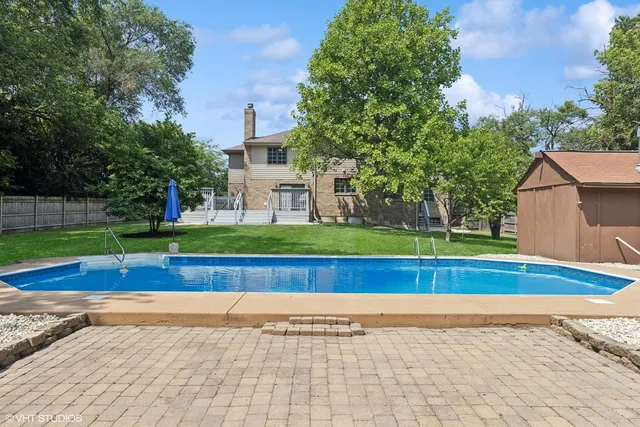 $875,000 | 6001 Wolf Road, La Grange Highlands, IL 60525