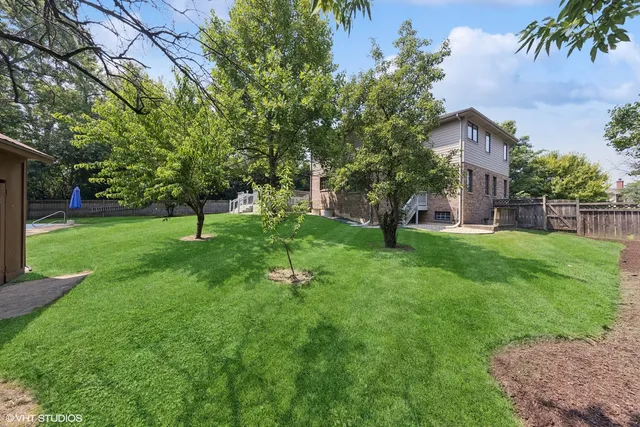$875,000 | 6001 Wolf Road, La Grange Highlands, IL 60525