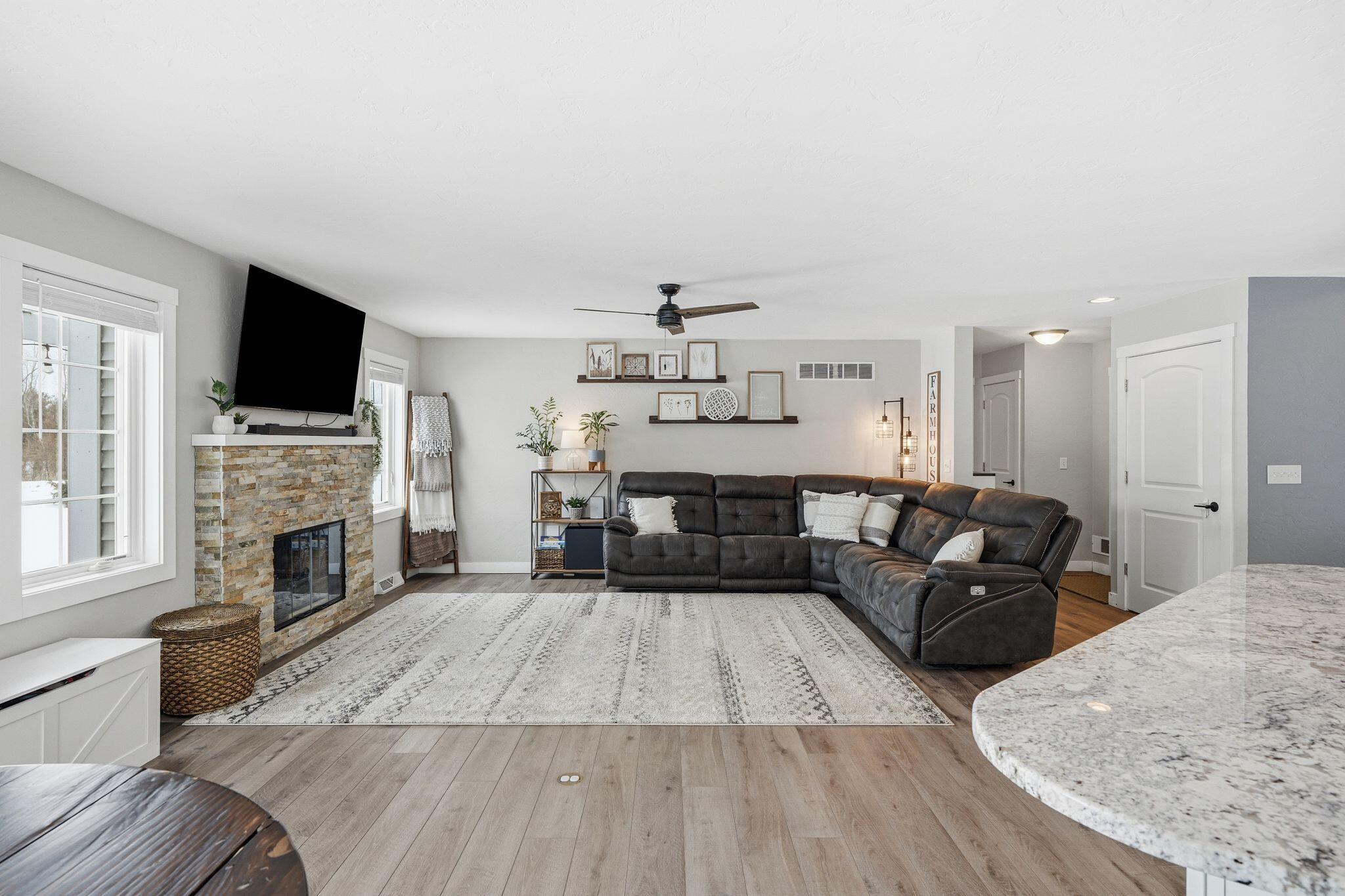 307 Scuppernong Circle Dousman, WI 53118 - Photo 12 of 39 Living Room