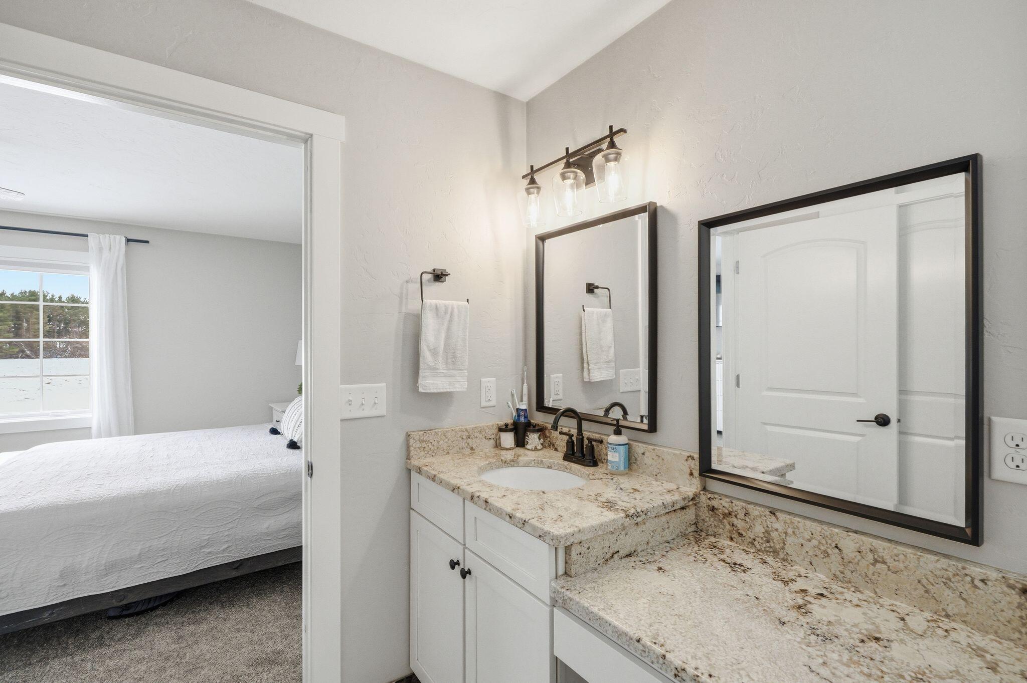 307 Scuppernong Circle Dousman, WI 53118 - Photo 16 of 39 Primary Bathroom