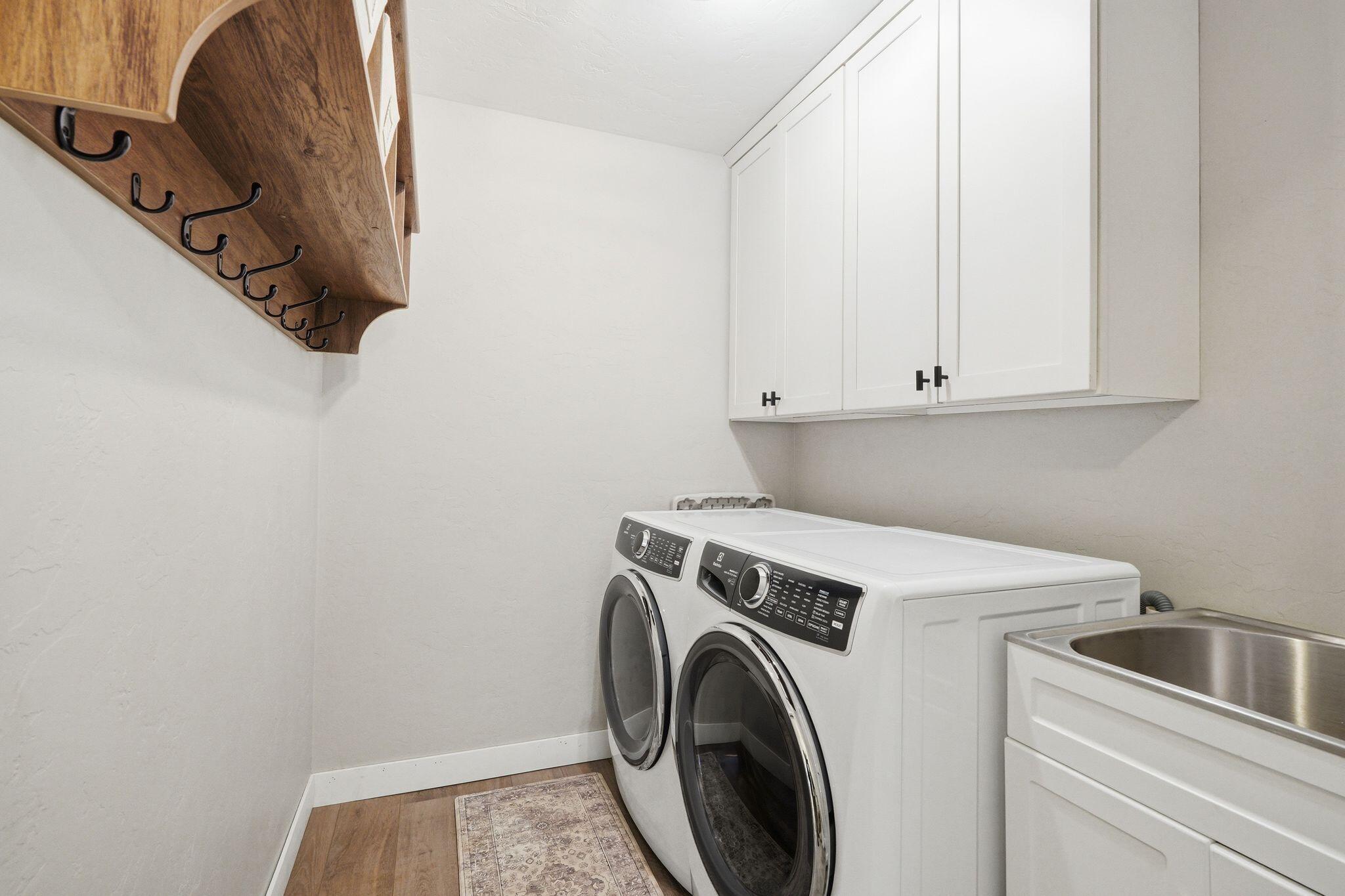 307 Scuppernong Circle Dousman, WI 53118 - Photo 17 of 39 Laundry Room
