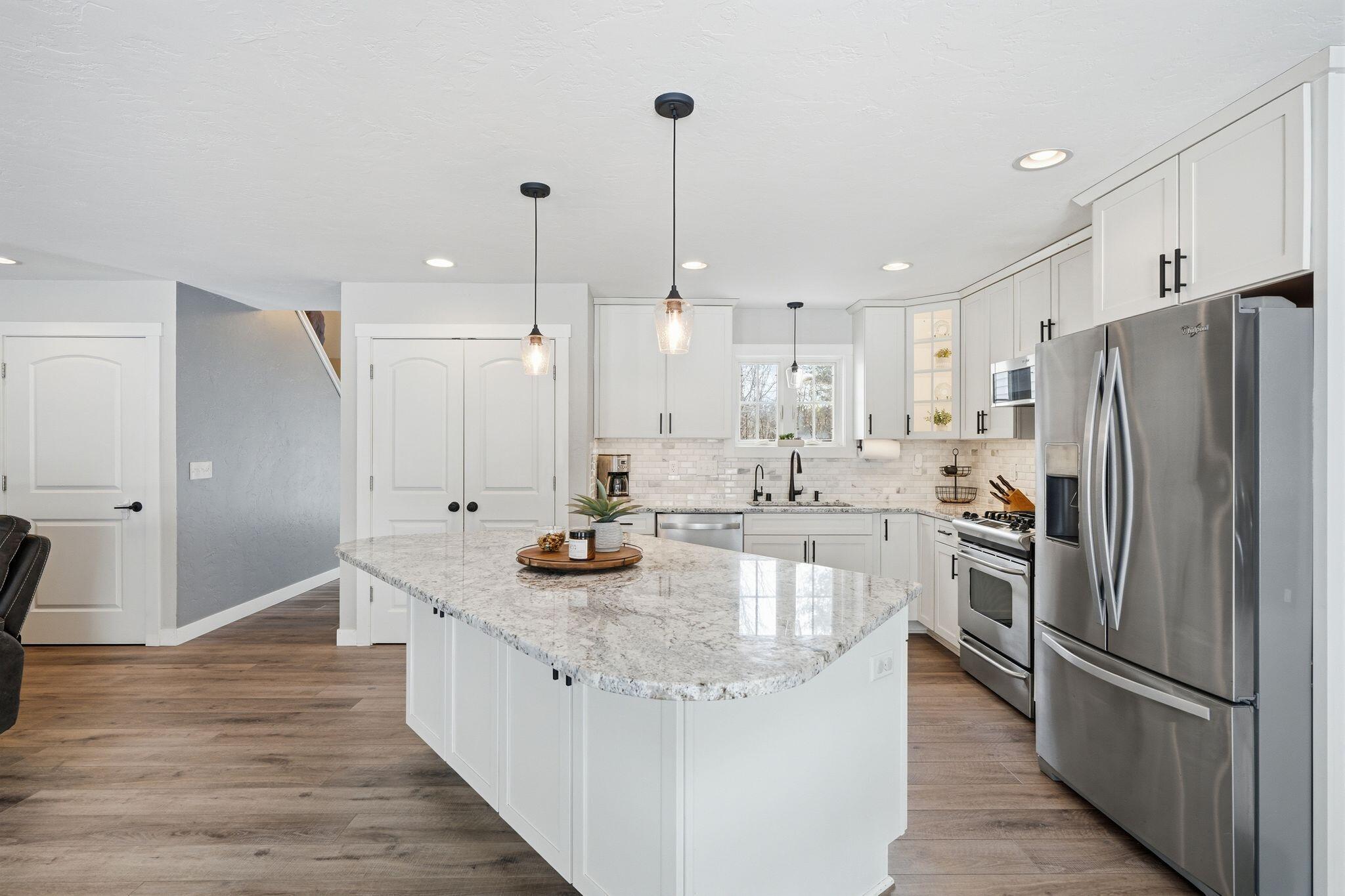 307 Scuppernong Circle Dousman, WI 53118 - Photo 3 of 39 Kitchen