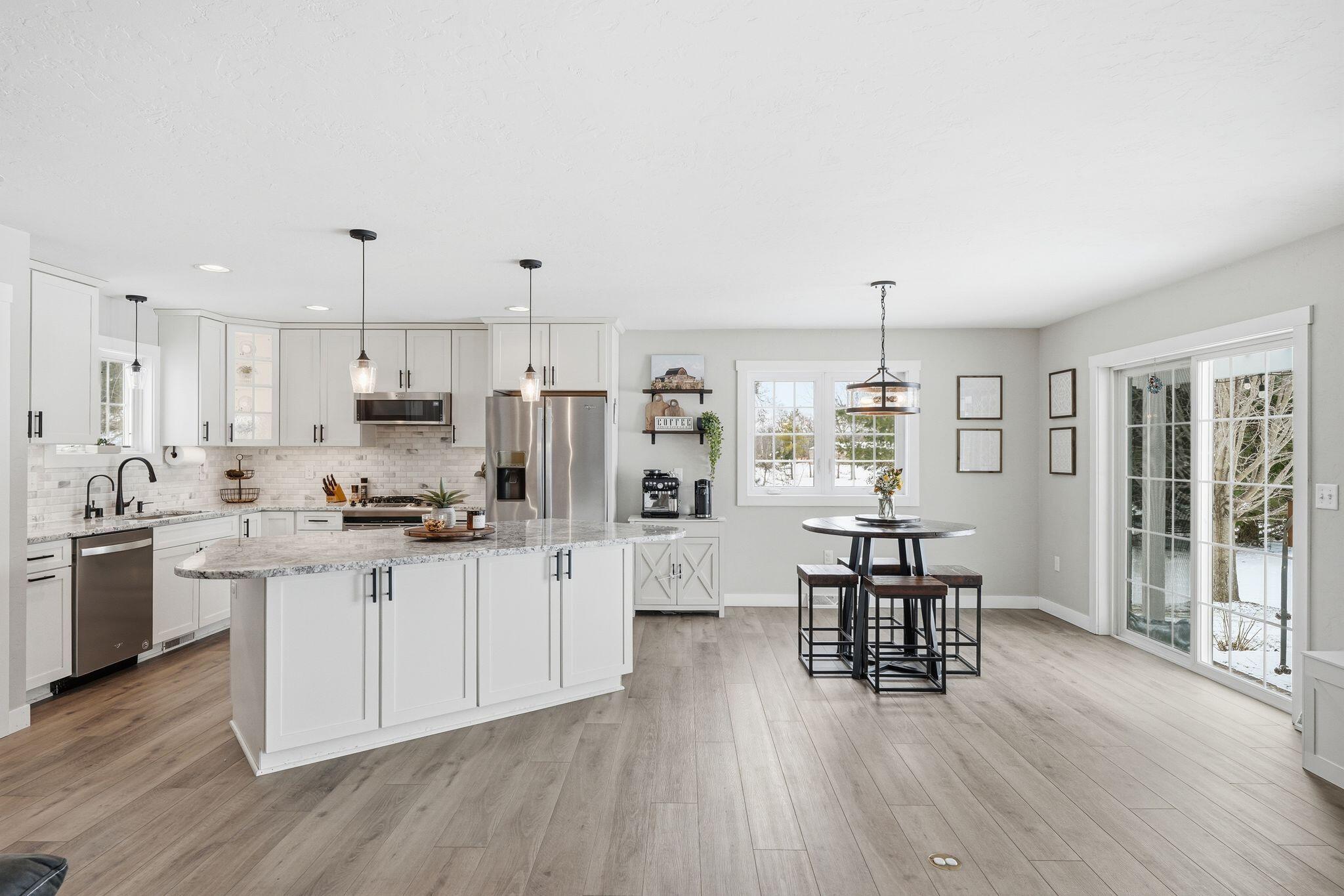 307 Scuppernong Circle Dousman, WI 53118 - Photo 8 of 39 Kitchen