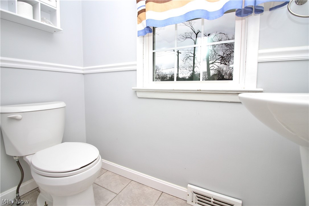 1120 Ford Road Cleveland, OH 44124 - Photo 15 of 17