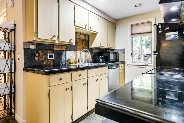 $495,000 | 18 Pleasant Drive, Grantham, NH 03753