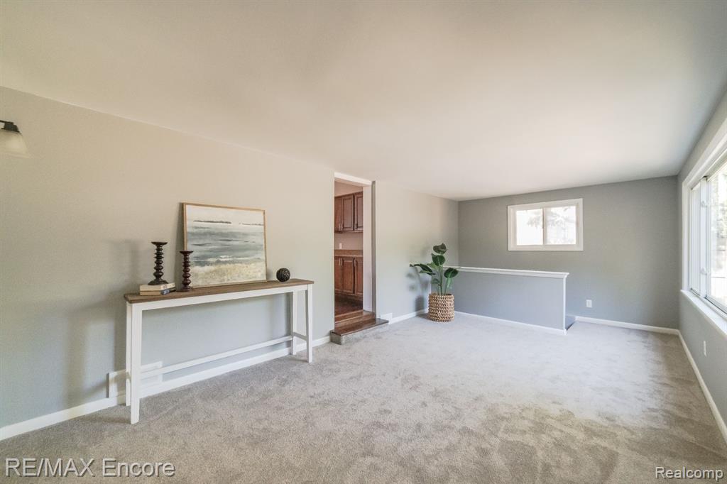 435 Rivard Boulevard Waterford, MI 48327 - Photo 24 of 37