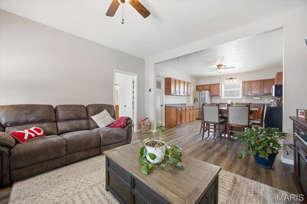 231 Franklin Street Carlyle, IL 62231 - Photo 12 of 48