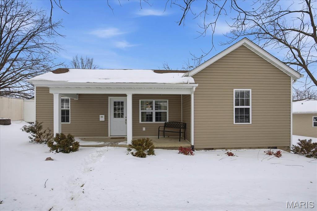 231 Franklin Street Carlyle, IL 62231 - Photo 4 of 48