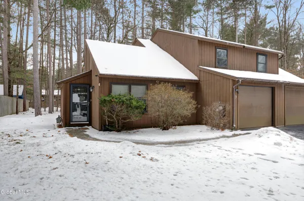 $325,000 | 9 Wake Robin Road, Ballston Spa, NY 12020