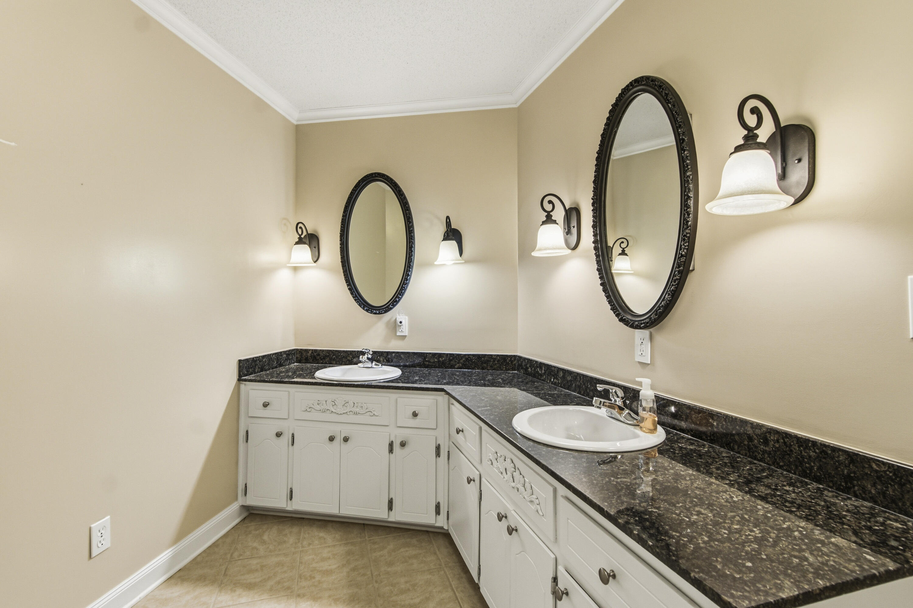 1186 Pine Forest Road Chipley, FL 32428 - Photo 52 of 75 Master Bath