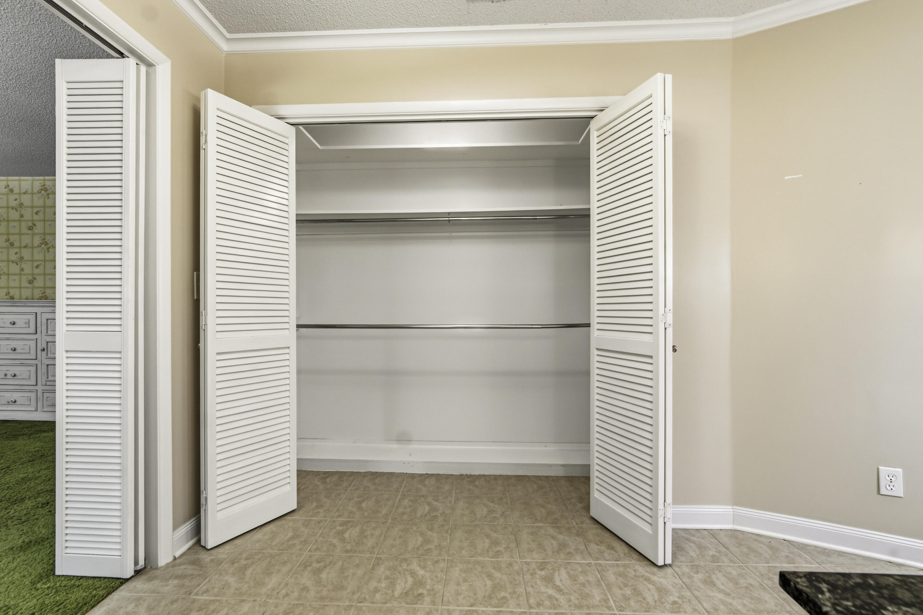 1186 Pine Forest Road Chipley, FL 32428 - Photo 56 of 75 Master Bath Closet