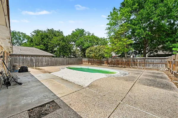 $240,000 | 18042 Garden Manor Drive, Houston, TX 77084