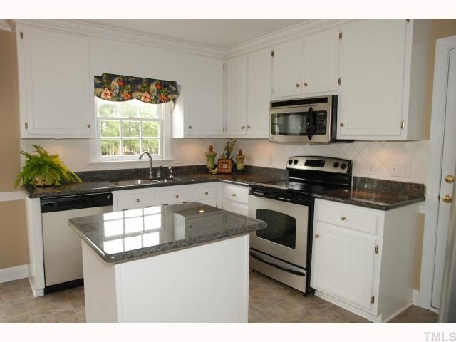 2228 Laurel Valley Way Raleigh, NC 27604 - Photo 4 of 12 Gallery Image 4