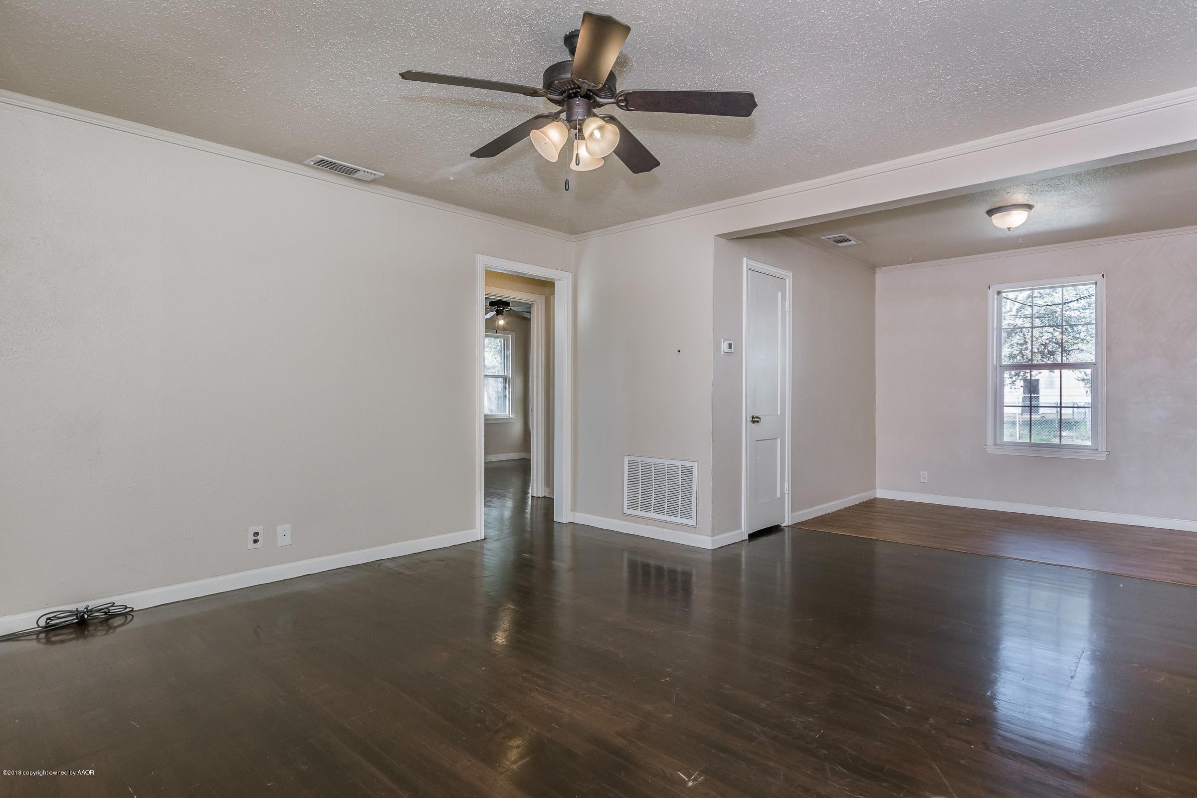 4112 South Lipscomb Street Amarillo, TX 79110 - Photo 3 of 18 003_Living Room