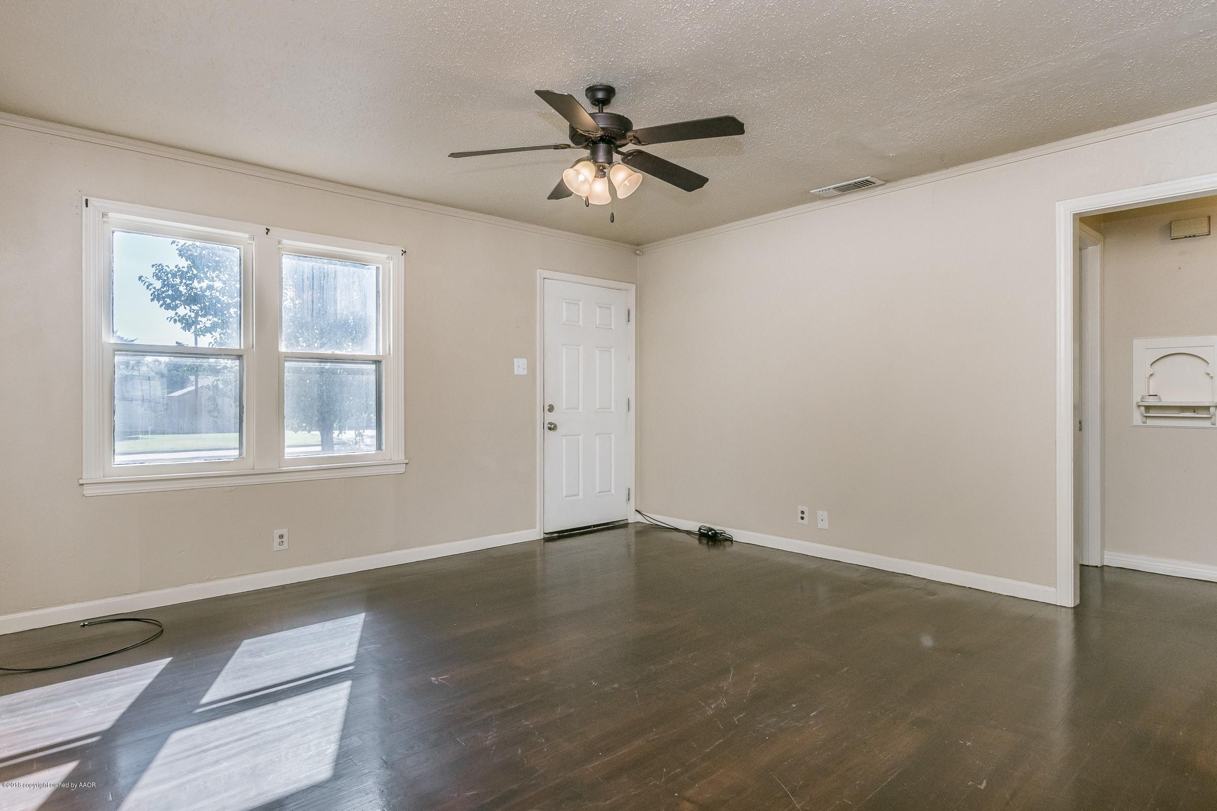 4112 South Lipscomb Street Amarillo, TX 79110 - Photo 4 of 18 004_Living Room-2