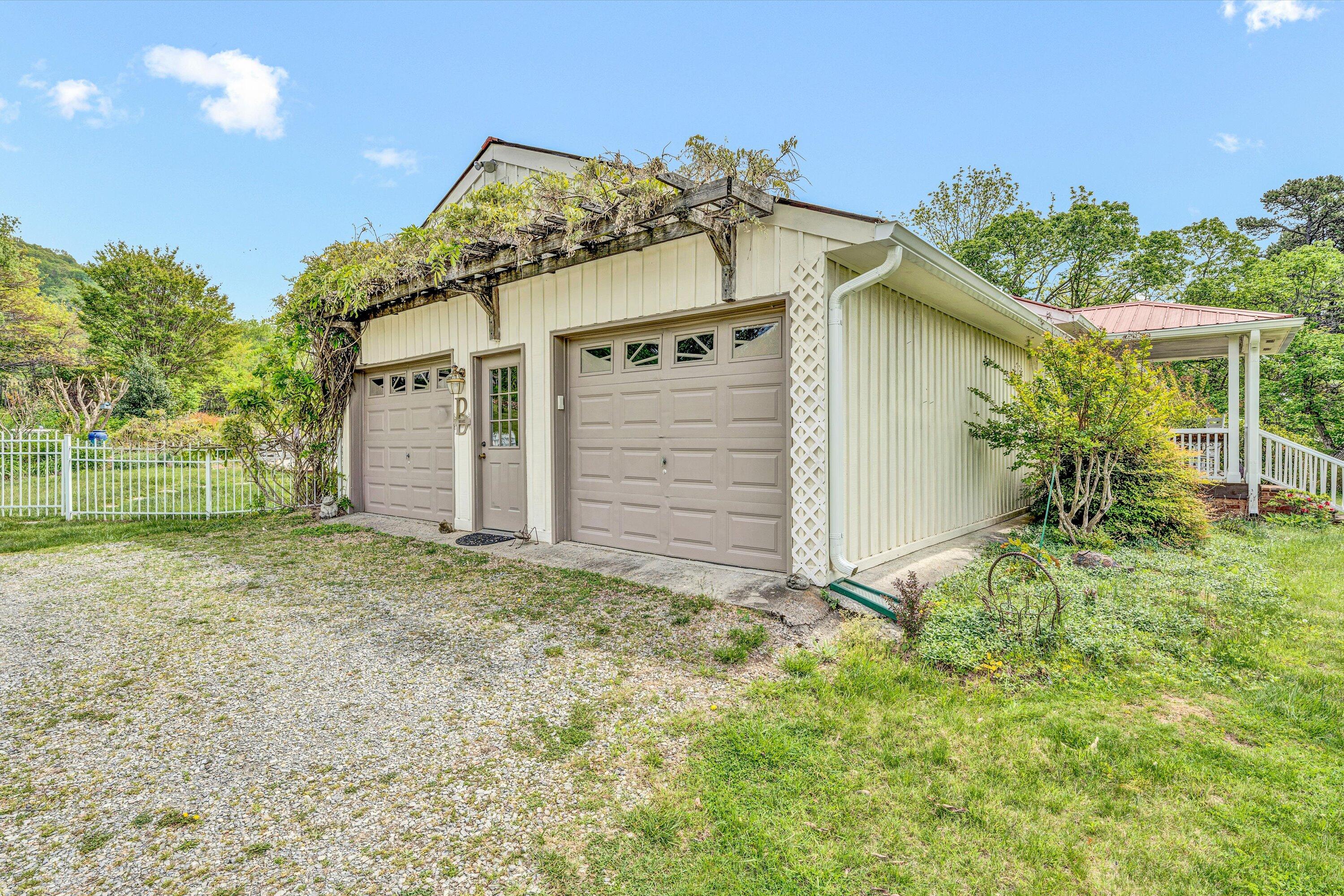 1812 Mountain View Road, Unit 1816 Vinton, VA 24179 - Photo 26 of 64 31-DSC00173