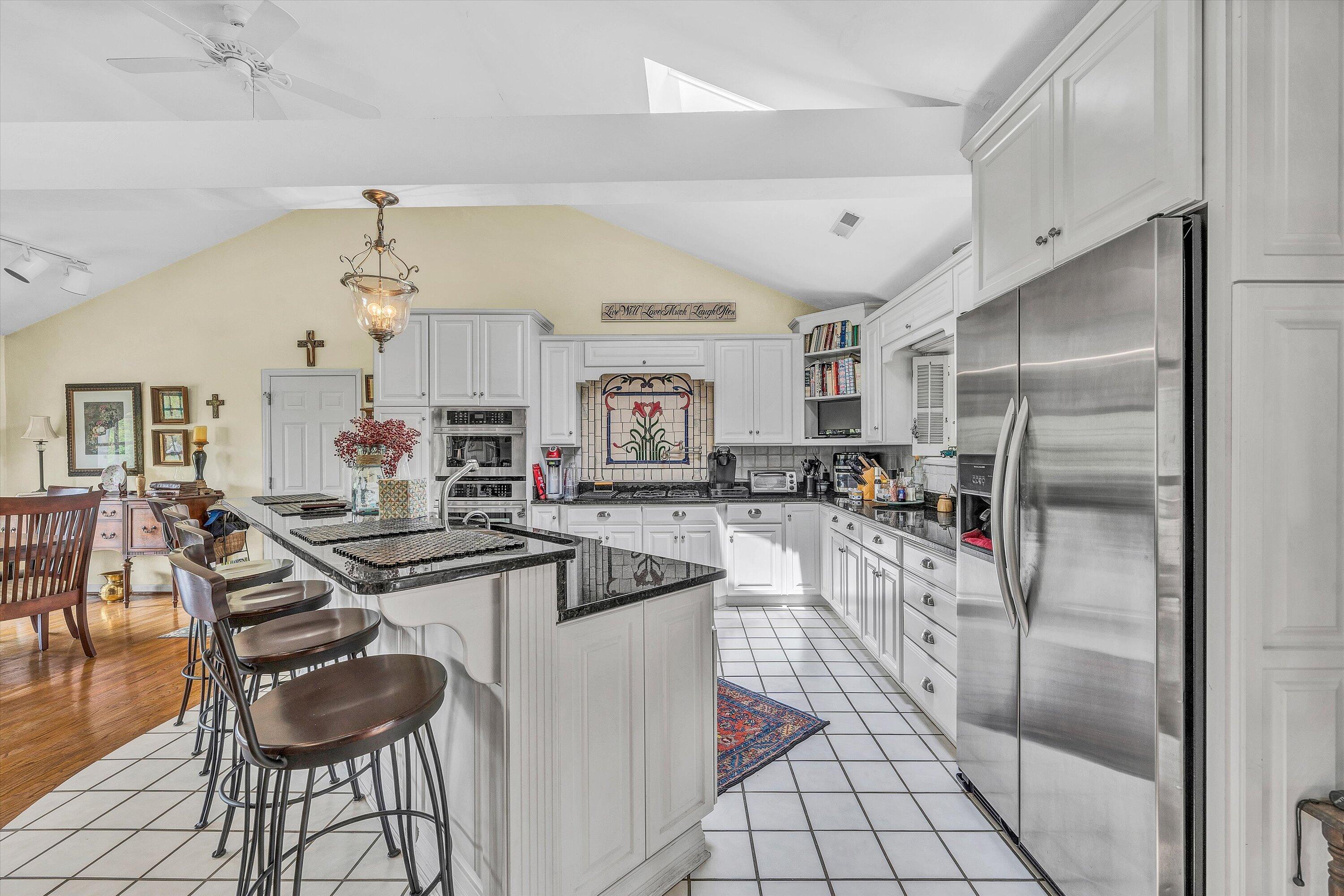 1812 Mountain View Road, Unit 1816 Vinton, VA 24179 - Photo 10 of 64 09-DSC00100