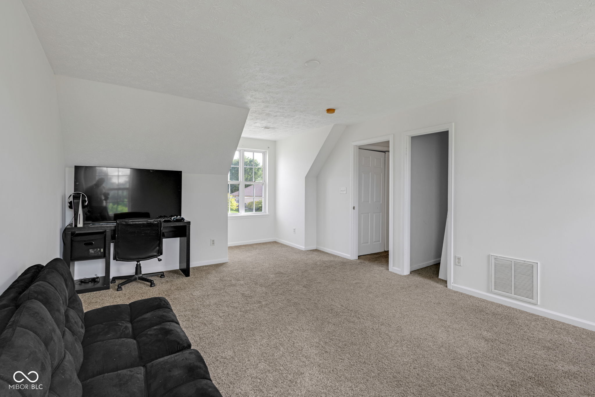 10142 Ironway Drive Indianapolis, IN 46239 - Photo 16 of 26