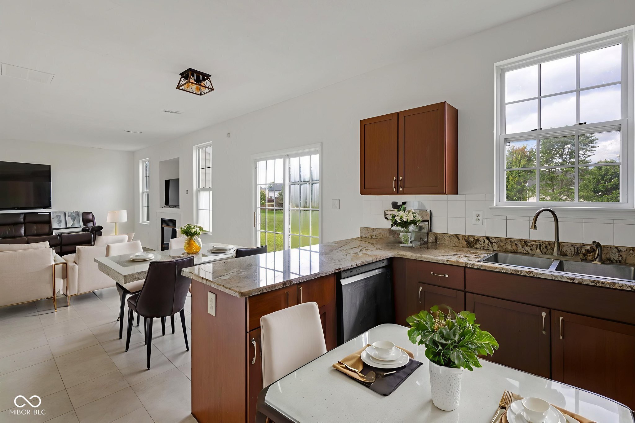 10142 Ironway Drive Indianapolis, IN 46239 - Photo 4 of 26