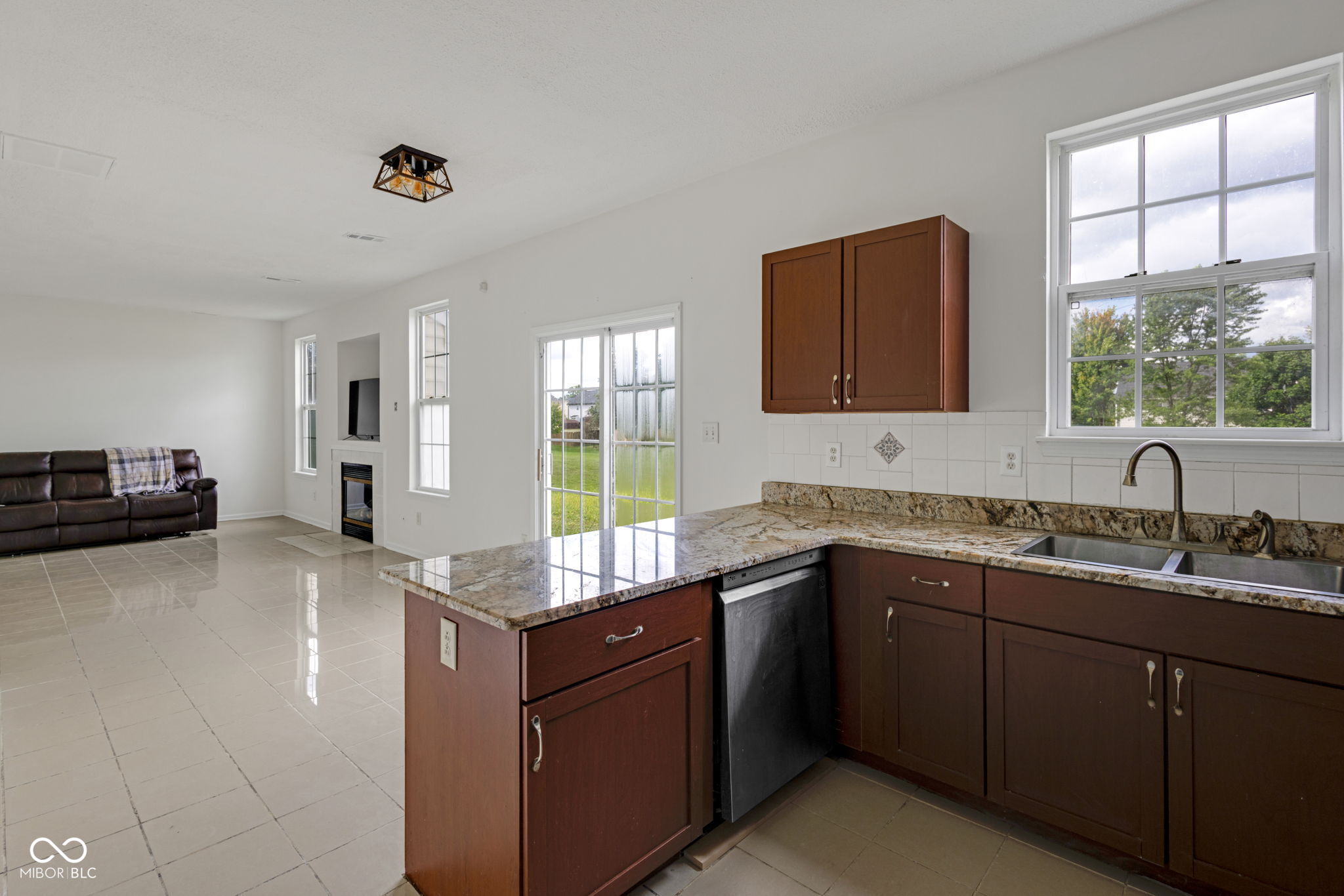 10142 Ironway Drive Indianapolis, IN 46239 - Photo 5 of 26