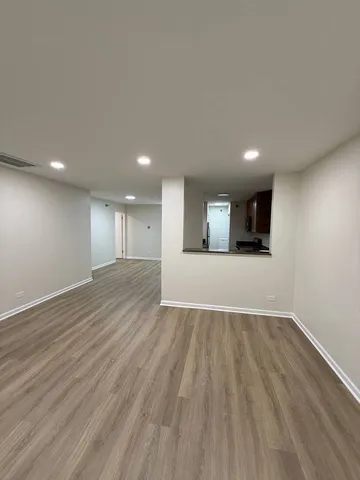 $2,450 | 209 Glengarry Drive, Unit 302, Bloomingdale, IL 60108