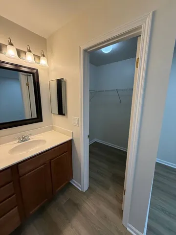 $2,450 | 209 Glengarry Drive, Unit 302, Bloomingdale, IL 60108