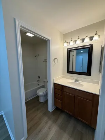 $2,450 | 209 Glengarry Drive, Unit 302, Bloomingdale, IL 60108