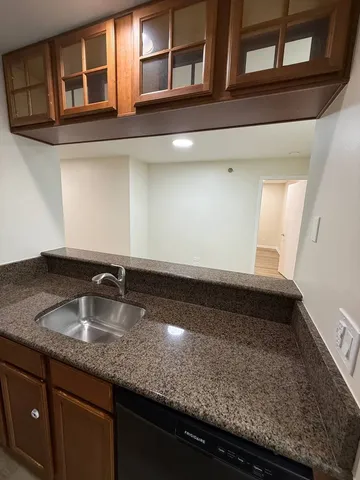 $2,450 | 209 Glengarry Drive, Unit 302, Bloomingdale, IL 60108