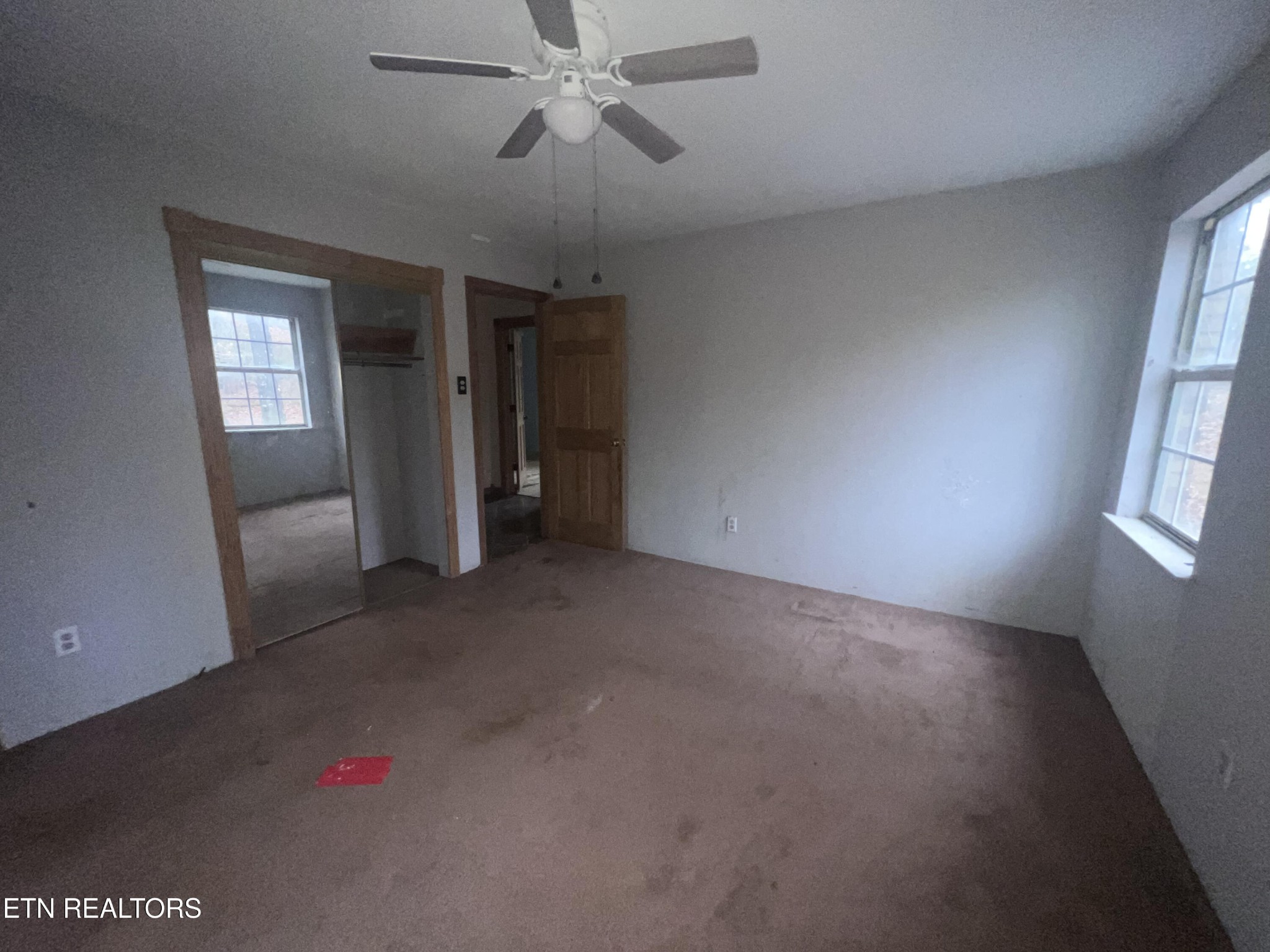 720 Poplar Lane Winfield, TN 37892 - Photo 13 of 19 an empty room with windows and fan