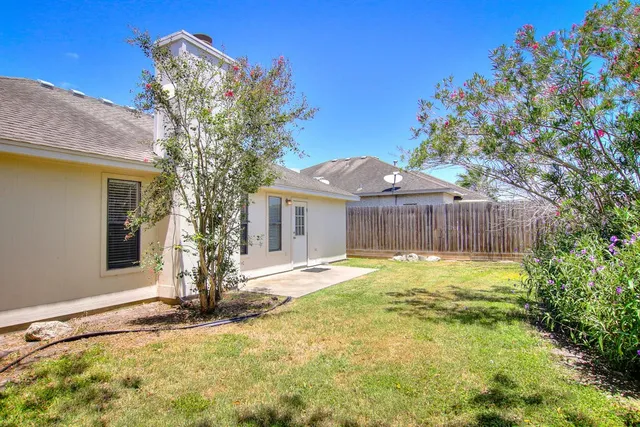 $1,800 | 3805 Julia Circle, Corpus Christi, TX 78414