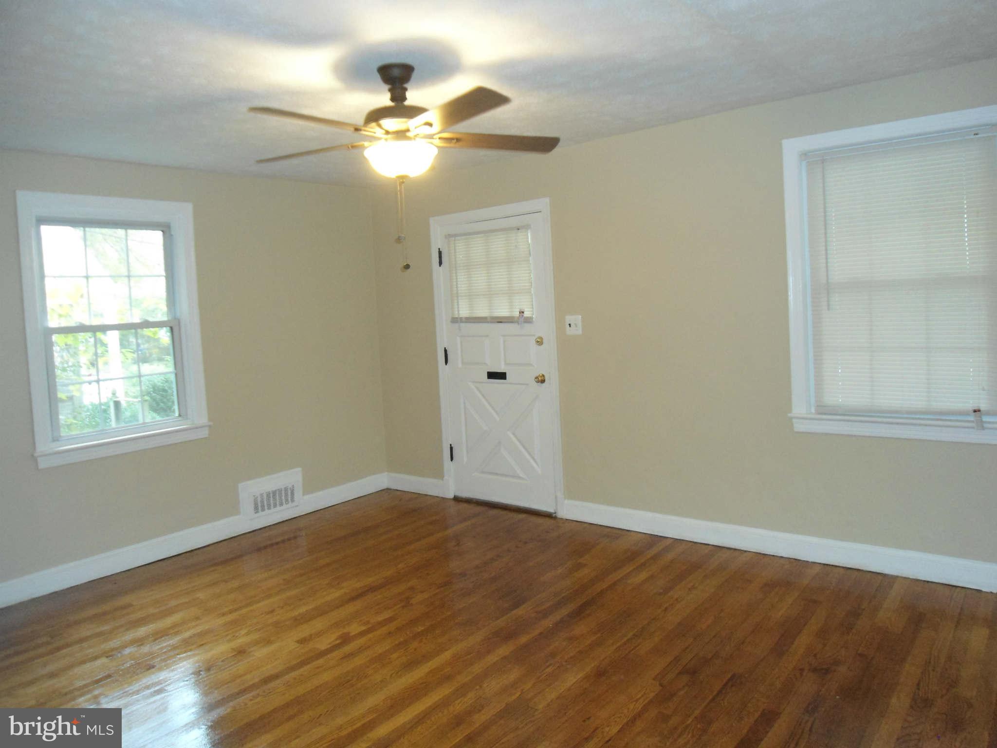 4809 Harvard Road College Park, MD 20740 - Photo 4 of 16 Living Room